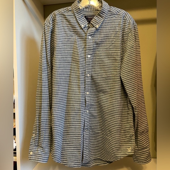 Men’s American Eagle button down shirt in a size large athletic fit. - Picture 1 of 4